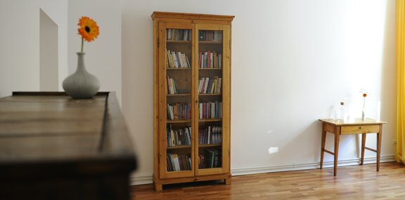 08-Impressum+Datenschutz-Bücherschrank.jpg